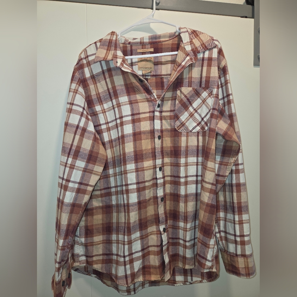 Casual Plaid Button-Down Shirt in Brown and White